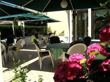 Hotel Logis Restaurant L'oree Des Bois 2*