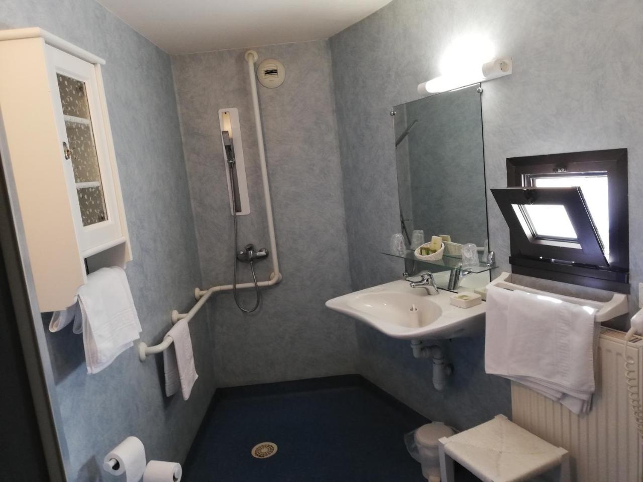 Hotel Logis Restaurant L'oree Des Bois 2*